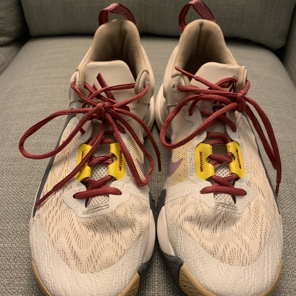 Nike basketball shoes - Picture 3 of 7